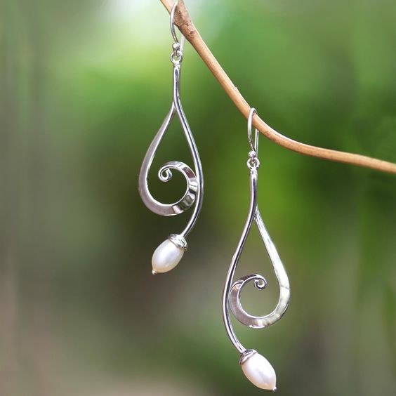 Orecchini vintage a spirale di perle in argento