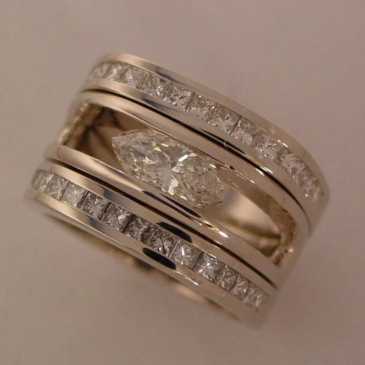 Anello d'argento vintage con intarsio di zirconi