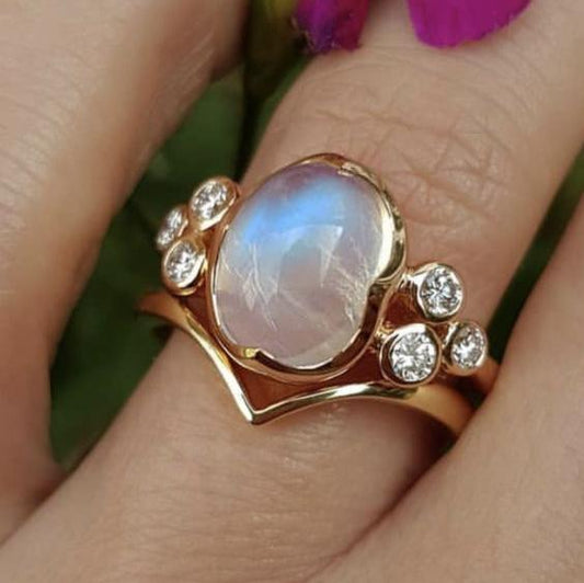 Anello vintage con pietra di luna