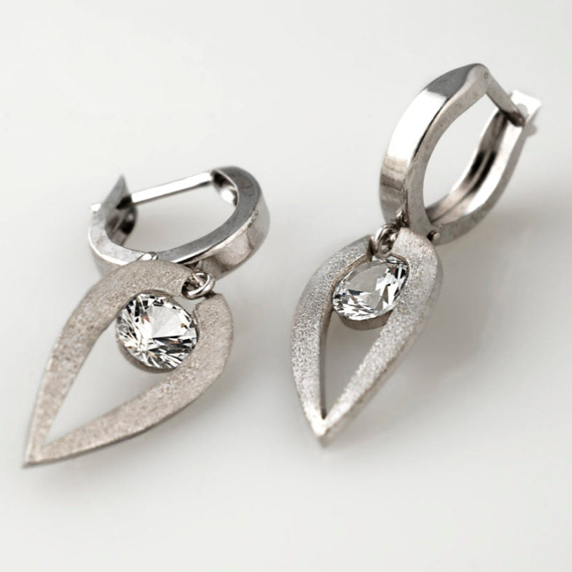 Orecchini vintage in argento con zirconi forgiati