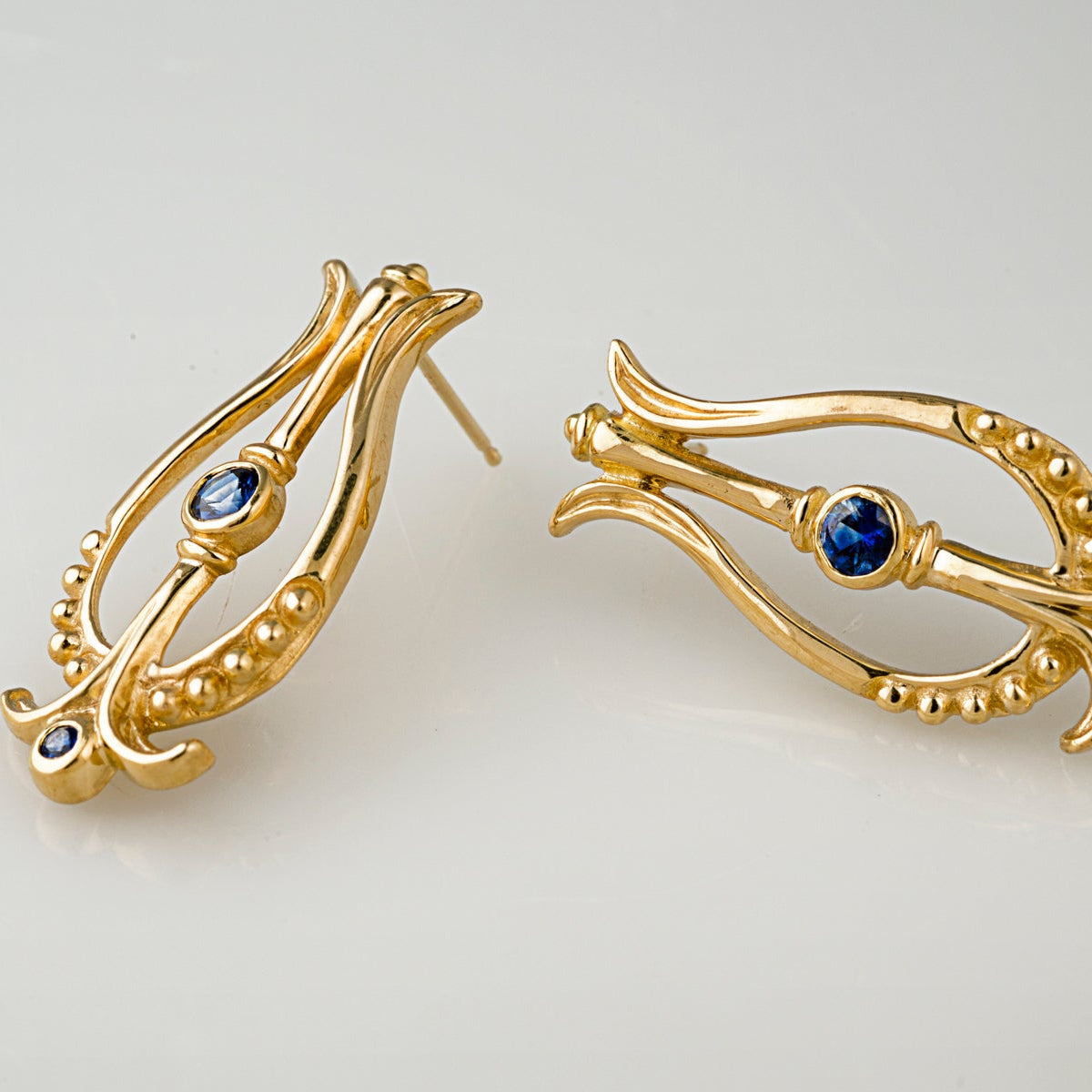 Orecchini d'oro Nautilus blu vintage