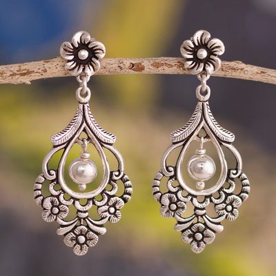 Orecchini vintage di perle a fiore pendente
