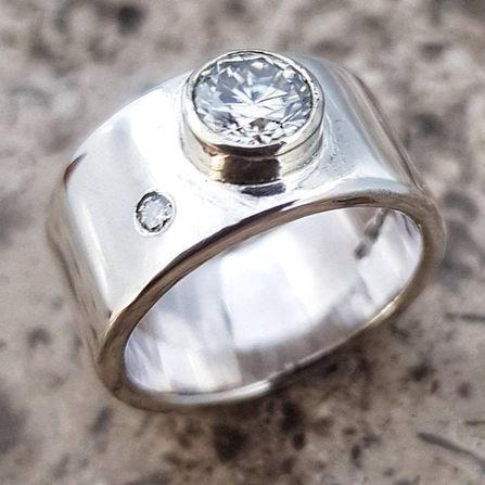 Anello vintage in vetro bianco argentato