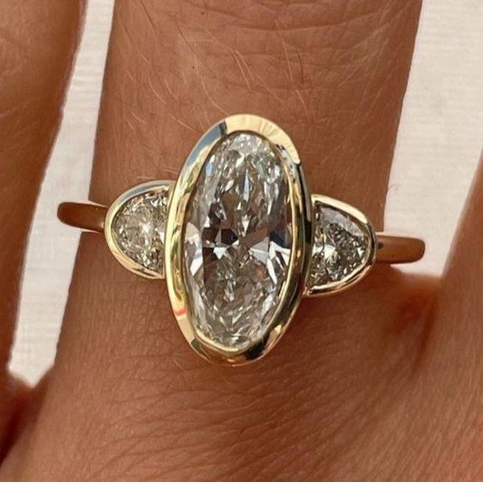 Anello ovale vintage in cristalli