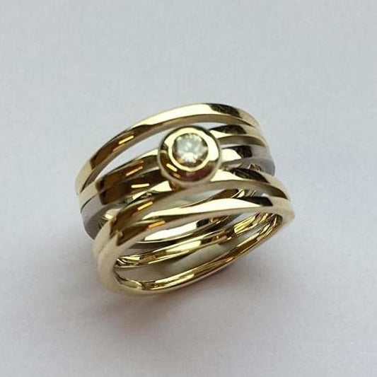 Anello vintage a strati con intarsi di zirconi