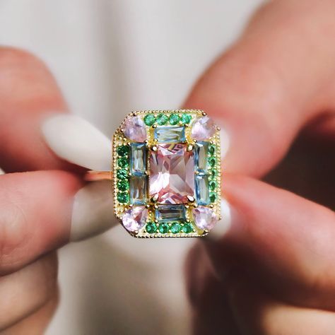 Anello vintage con zirconi verdi e rosa
