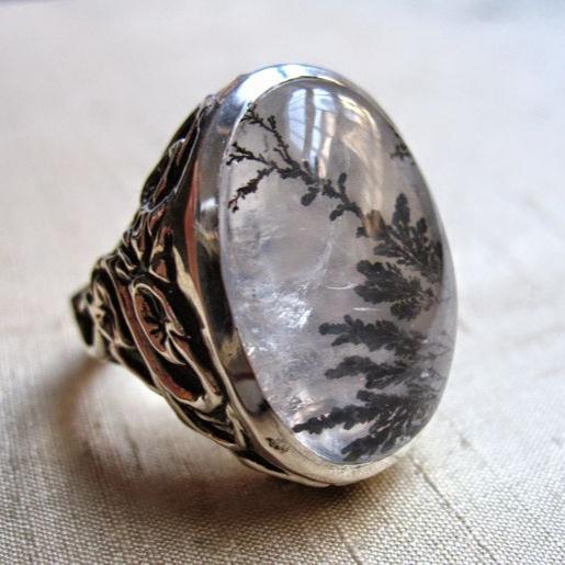 Anello d'argento con pietra bianca Nature Vintage