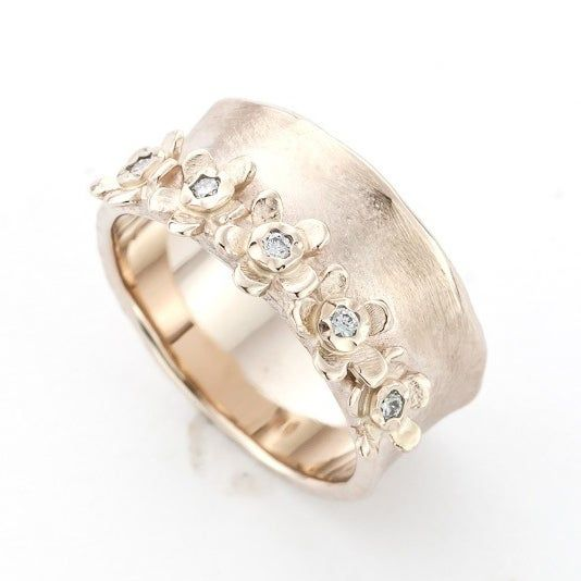 Anello vintage con intarsio di fiori placcato oro