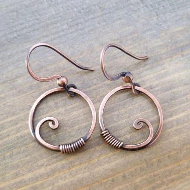 Orecchini a buca in bronzo vintage