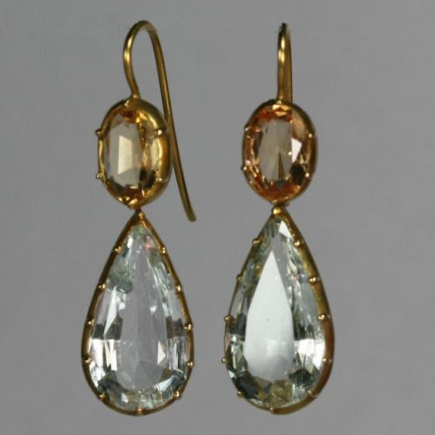 Orecchini a goccia in vetro verde vintage