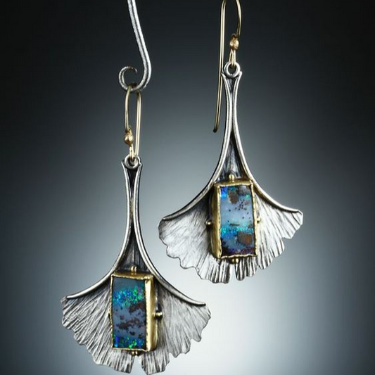 Orecchini pendenti vintage in argento con petali blu