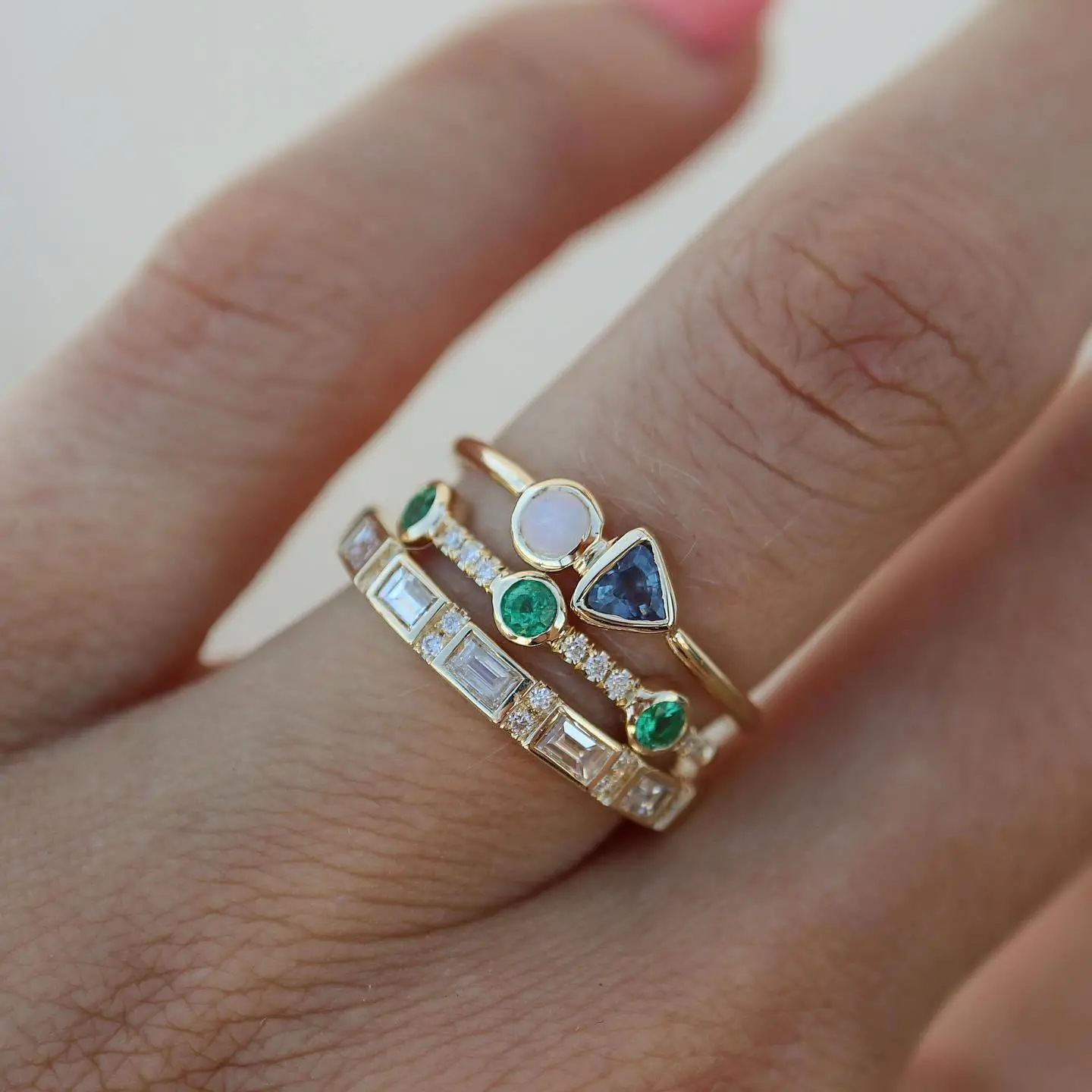 Anello vintage con opale bianco e zirconi di bosco