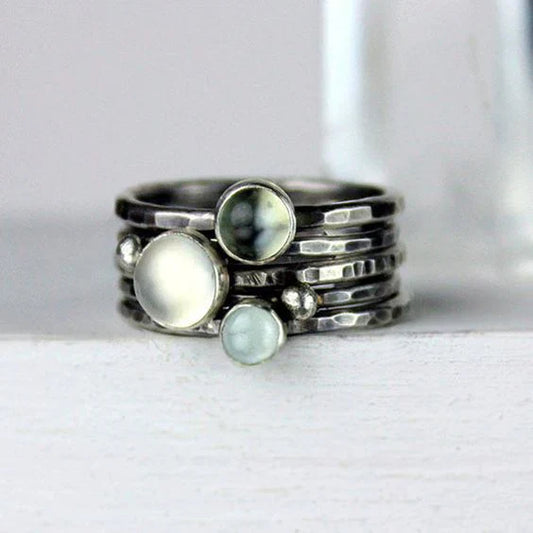 Anello d'argento con pietre lunari d'epoca