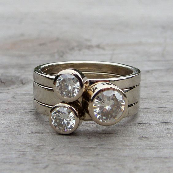 Anello vintage con triplo zircone a strati