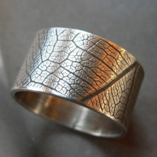 Anello d'argento vintage con texture