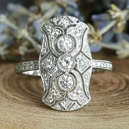 Anello d'argento con zirconi brillanti vintage