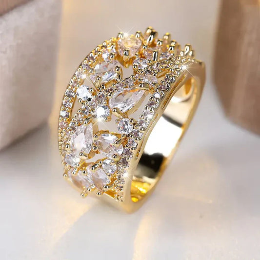 Anello d'oro con cristalli d'epoca