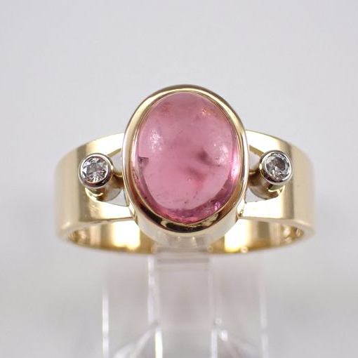 Anello vintage di vetro rosa ovale intarsiato