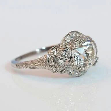 Anello d'argento vintage con cristalli bianchi