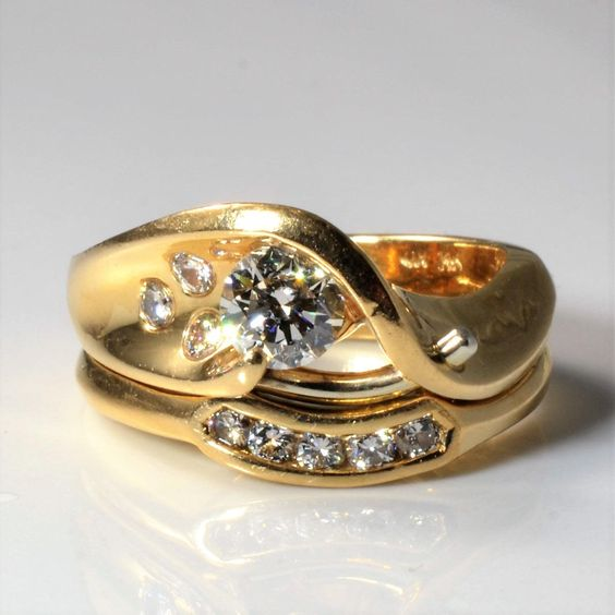 Anello d'oro vintage con zirconi irregolari