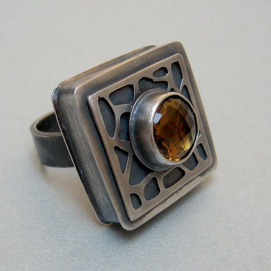 Anello vintage quadrato con intarsio di pietre arancioni