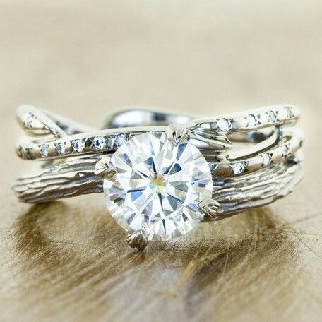 Anello d'argento vintage con zirconi a strati