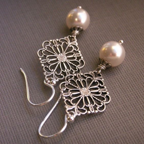 Orecchini vintage in argento con mandala e perle