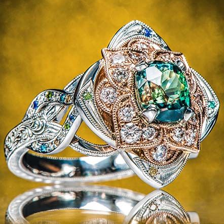 Anello d'argento vintage con fiore scintillante