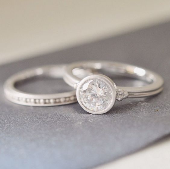 Set di anelli vintage in argento con zirconi