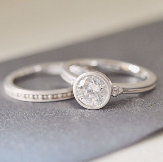 Set di anelli vintage in argento con zirconi