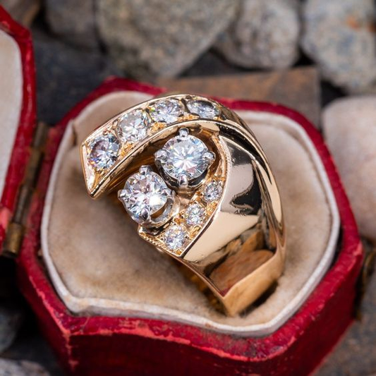 Anello vintage irregolare con zirconi dorati