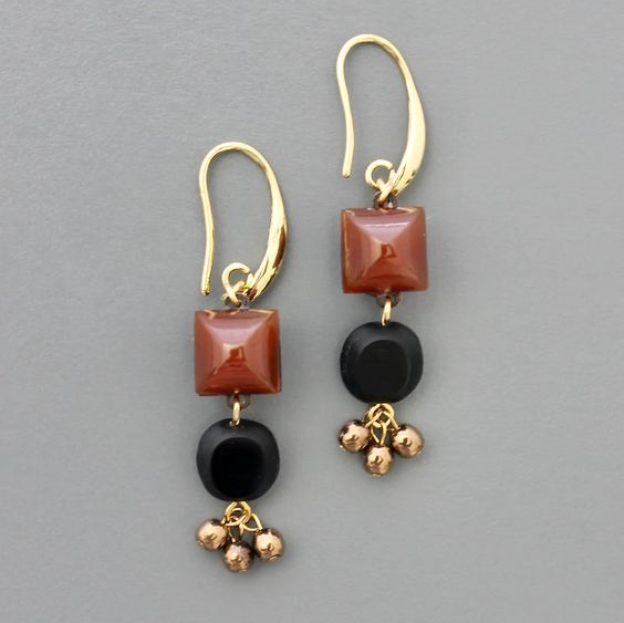 Orecchini vintage con pietre nere e rosse