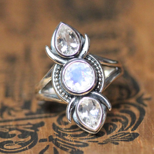 Anello vintage con zirconi di vetro bianco