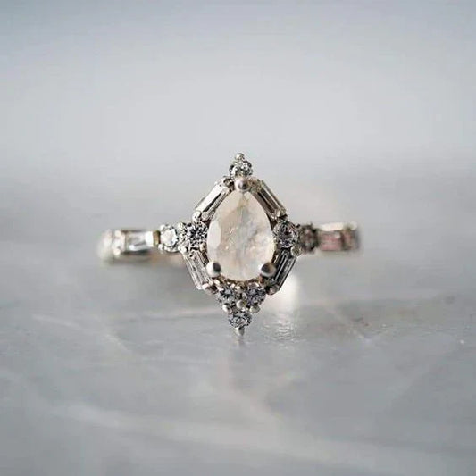 Anello vintage con pietra di luna