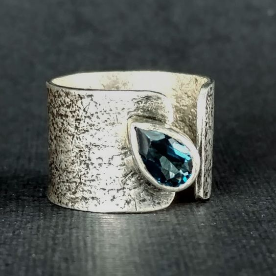 Anello vintage in argento e cristallo