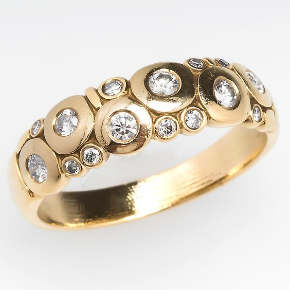 Anello d'oro con cristalli tondi intarsiati d'epoca