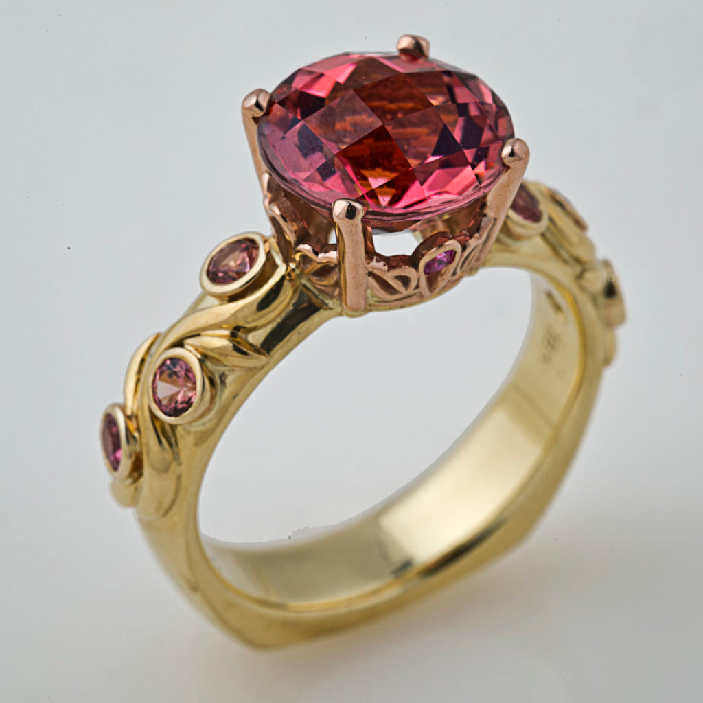 Anello d'oro con granato d'epoca